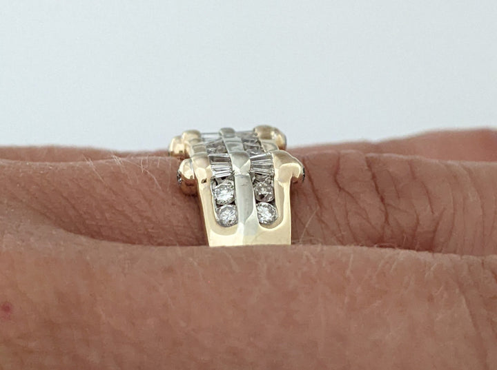 14K .46 CARAT TOTAL WEIGHT I1 H DIAMOND ROUND (18) BAGUETTE (12) 5.2 GRAMS