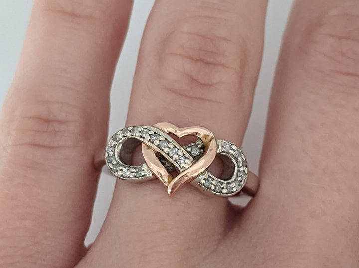 STERLING SILVER/ 10K ROSE DIAMOND ROUND (22) INFINITY WITH HEART ESTATE RING 3.5 GRAMS