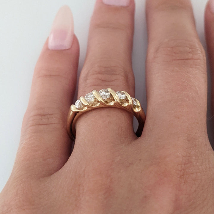 14K .49 CARAT TOTAL WEIGHT SI2 J DIAMOND ROUND (5) S-STYLE BAND 4.5 GRAMS