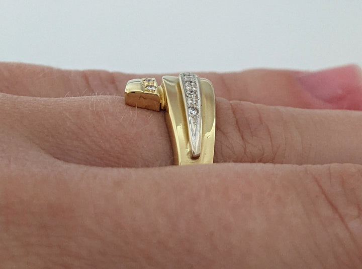 18K .07 CARAT TOTAL VS1 H DIAMOND ROUND (9) BYPASS ESTATE BAND 4.3 GRAMS