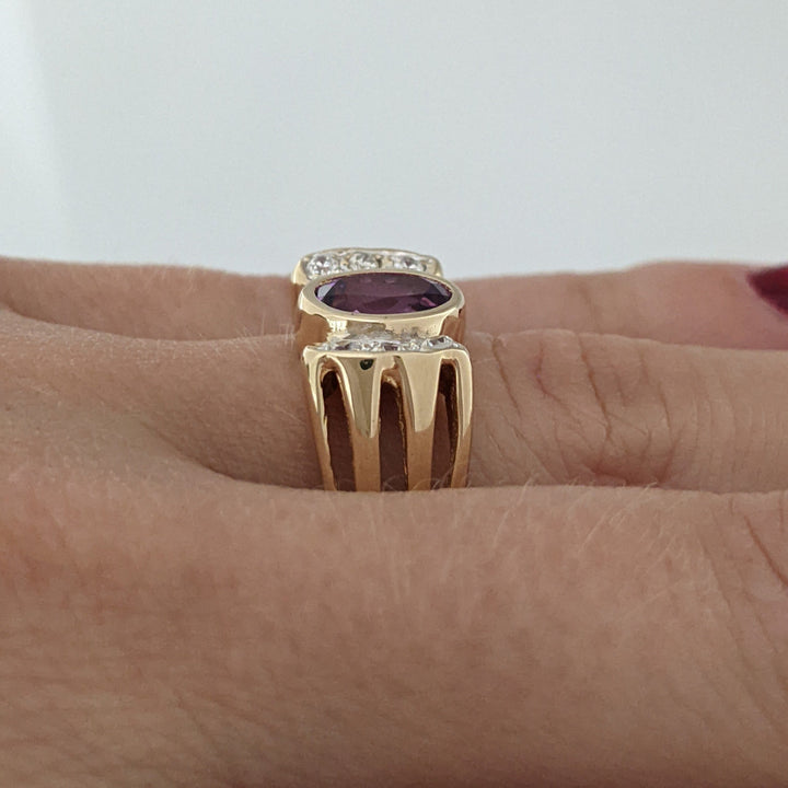 10K PURPLE LAB CREATED SAPPHIRE OVAL 6X8 BEZEL WITH (6) MELEE ESTATE RING 3.9 GRAMS
