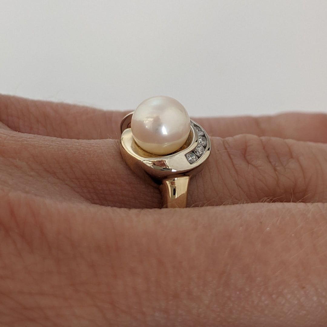 14K PEARL ROUND 6.5MM WITH (7) MELEE ESTATE RING 3.4 GRAMS