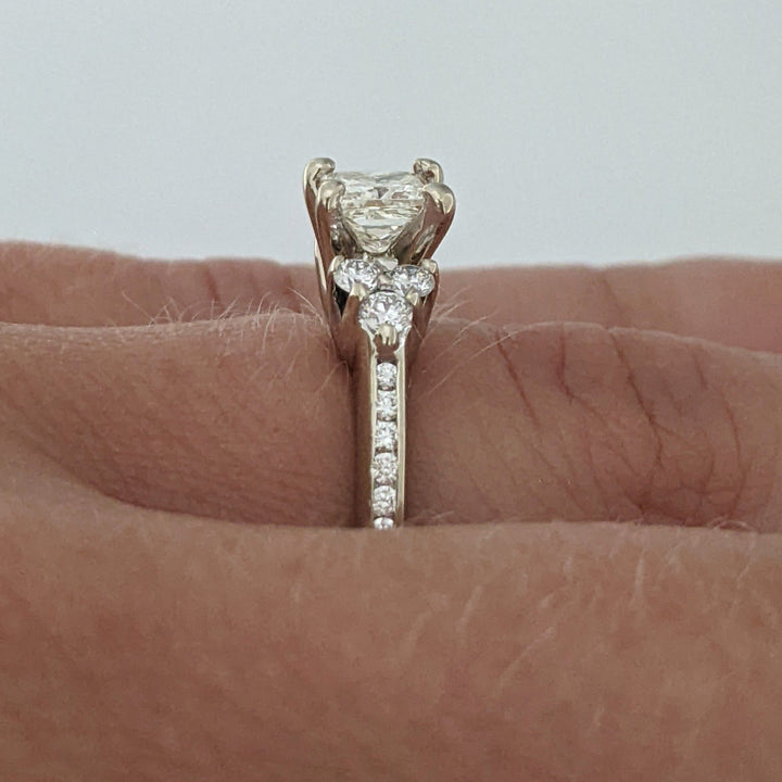 14K WHITE .72 CARAT TOTAL WEIGHT SI2-I1 H DIAMOND PRINCESS CUT (1) ROUND ESTATE RING 3.2 GRAMS