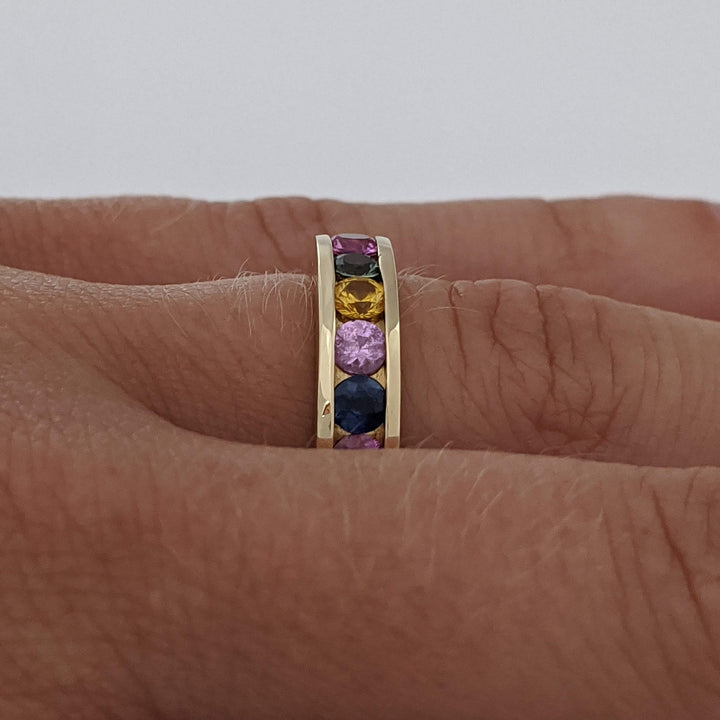 14K SAPPHIRE ROUND (10) MULTI- COLORED ESTATE CHANNEL BAND 6.5 GRAMS