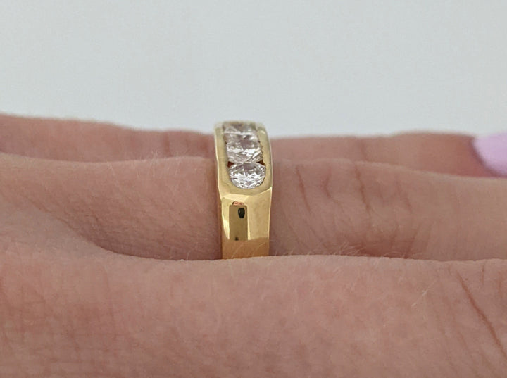 18K .76 CARAT TOTAL WEIGHT SI2 J DIAMOND ROUND (4) CHANNEL SET ESTATE BAND 4.2 GRAMS