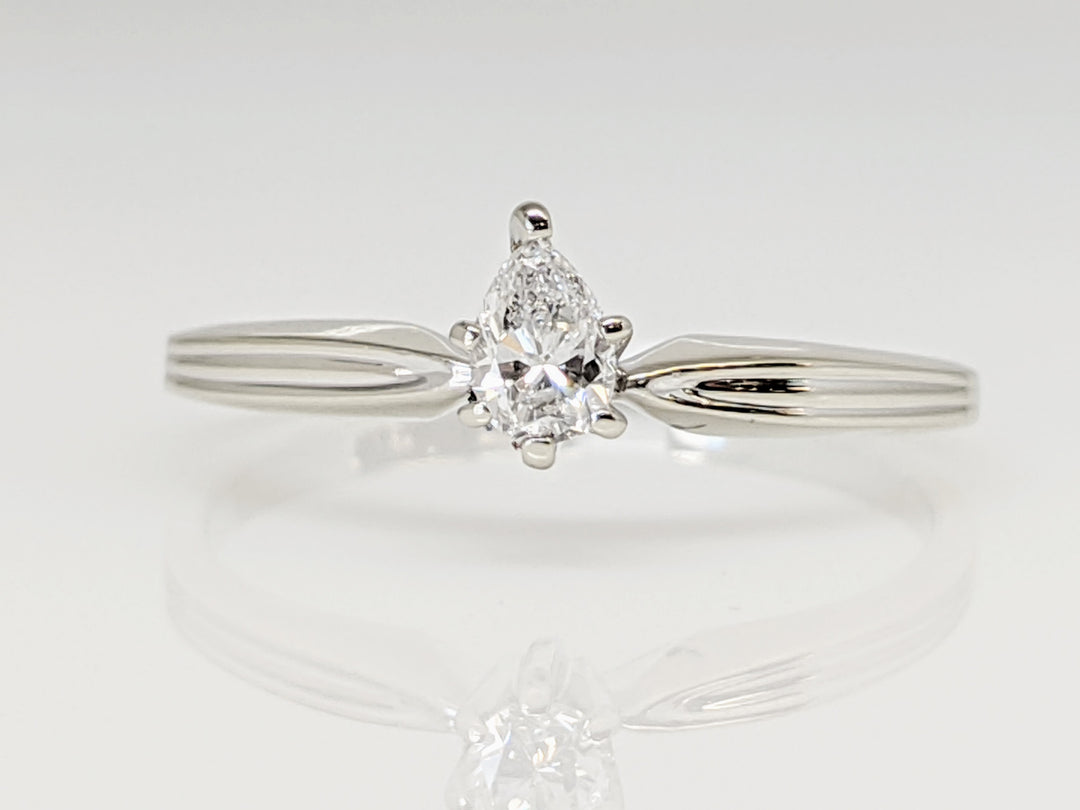 14K WHITE .20 CARAT TOTAL SI2 G DIAMOND PEAR SOLITAIRE ESTATE RING 1.7 GRAMS