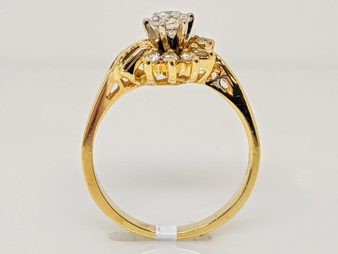 14K .71 CARAT TOTAL WEIGHT SI2-I1 H DIAMOND ROUND WITH BAGUETTE(6) AND MELEE(12) ESTATE RING 3.6 GRAMS