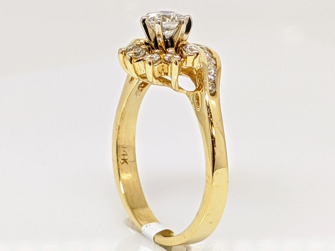 14K .71 CARAT TOTAL WEIGHT SI2-I1 H DIAMOND ROUND WITH BAGUETTE(6) AND MELEE(12) ESTATE RING 3.6 GRAMS