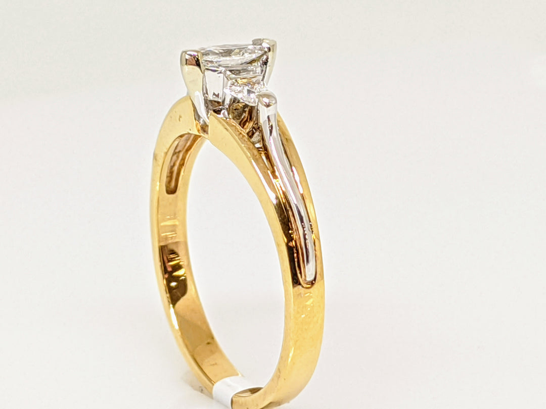 14K .30 CARAT TOTAL WEIGHT MARQUISE DIAMOND WITH (2) TRILLION CUT ESTATE RING 2.8 GRAMS