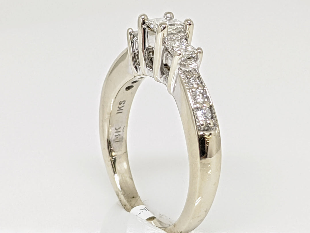 14K WHITE .50 CARAT TOTAL WEIGHT I1 G DIAMOND PRINCESS CUT (3) ROUND (6) TRINITY ESTATE RING 3.7 GRAMS