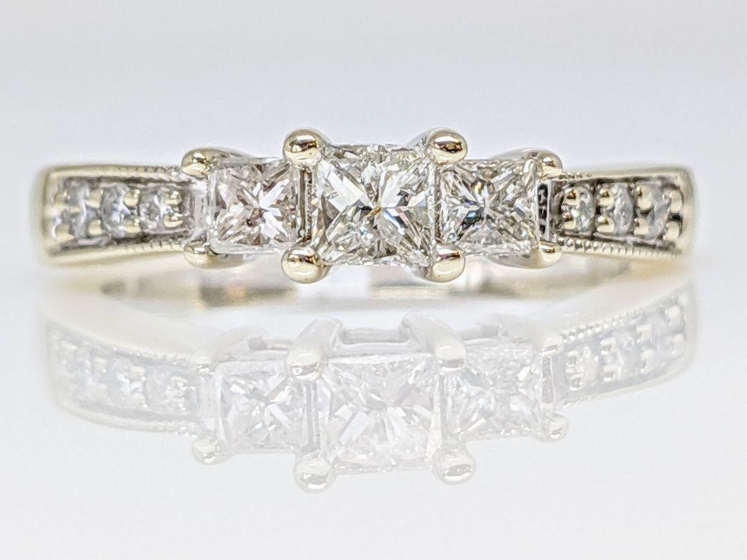 14K WHITE .50 CARAT TOTAL WEIGHT I1 G DIAMOND PRINCESS CUT (3) ROUND (6) TRINITY ESTATE RING 3.7 GRAMS