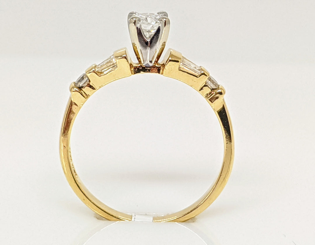 14K .46 CARAT TOTAL WEIGHT SI2 H DIAMOND ROUND (3) BAGUETTE (4) ESTATE RING 2.6 GRAMS