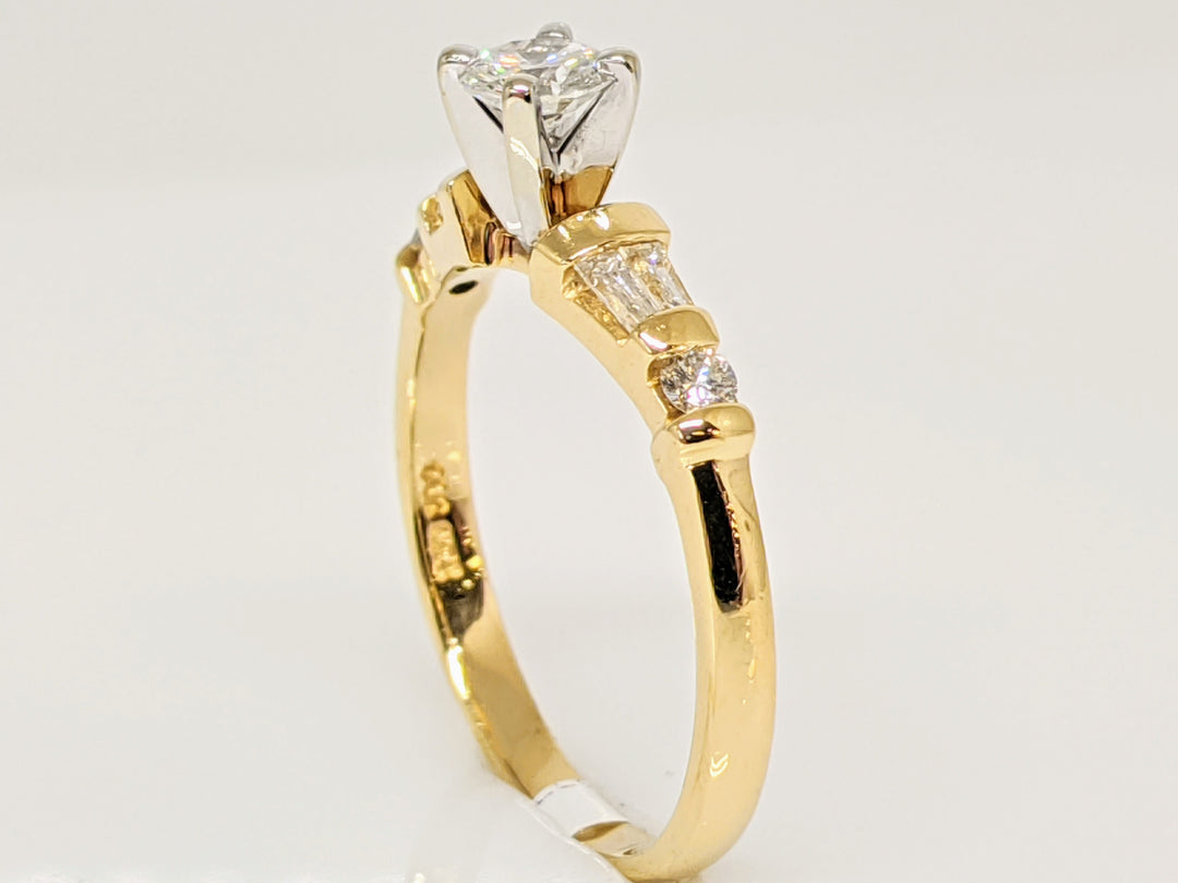 14K .46 CARAT TOTAL WEIGHT SI2 H DIAMOND ROUND (3) BAGUETTE (4) ESTATE RING 2.6 GRAMS