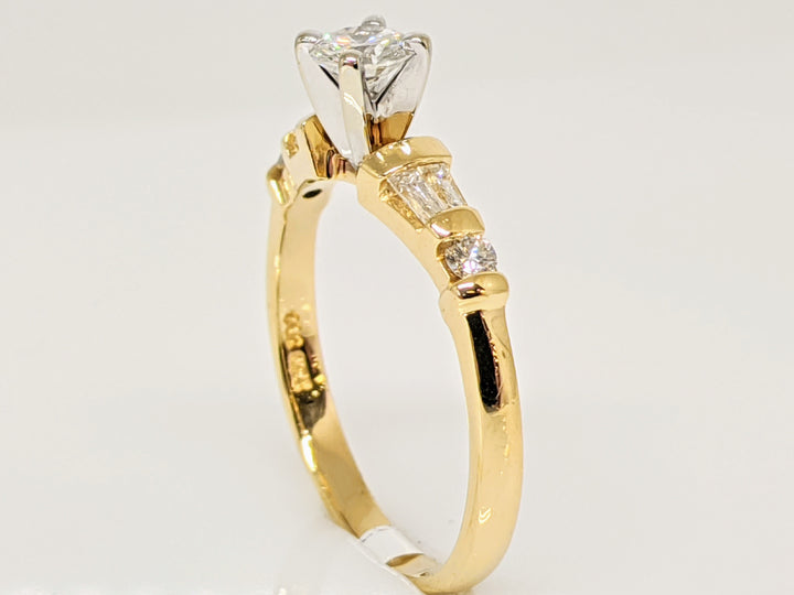 14K .46 CARAT TOTAL WEIGHT SI2 H DIAMOND ROUND (3) BAGUETTE (4) ESTATE RING 2.6 GRAMS
