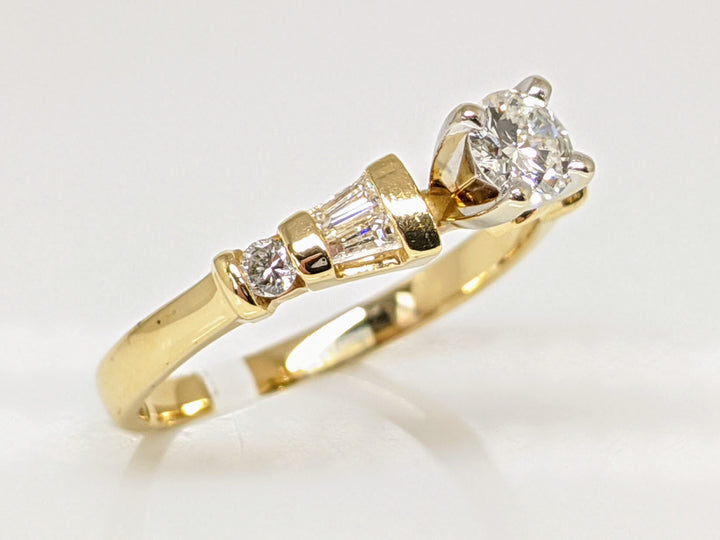 14K .46 CARAT TOTAL WEIGHT SI2 H DIAMOND ROUND (3) BAGUETTE (4) ESTATE RING 2.6 GRAMS