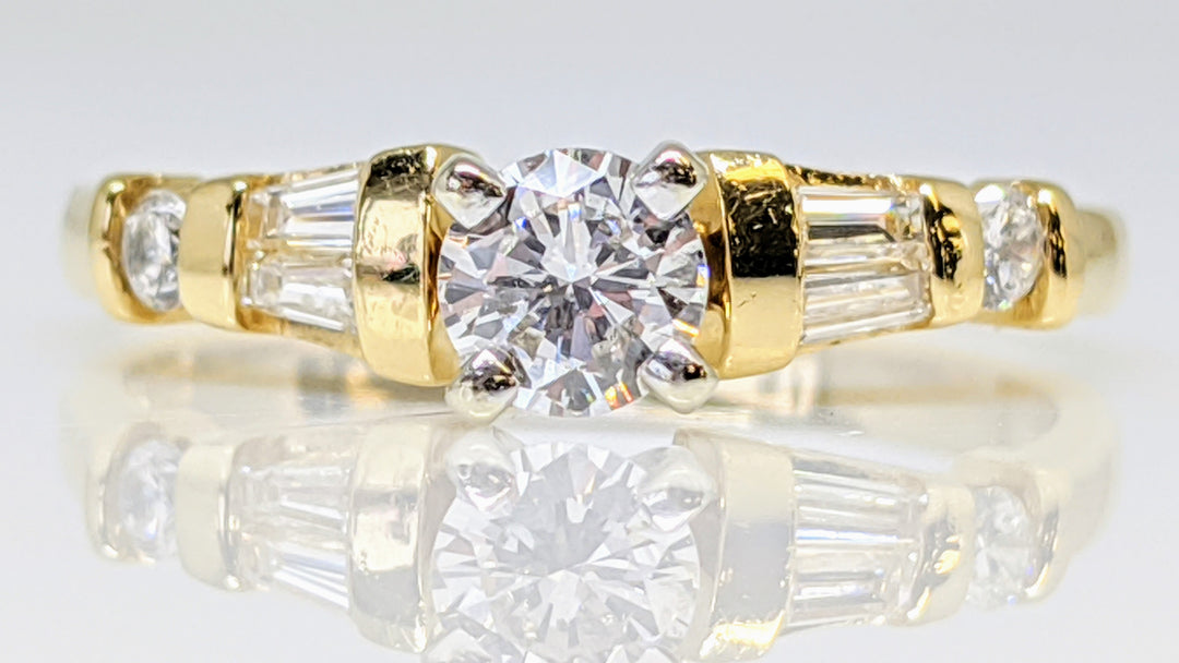 14K .46 CARAT TOTAL WEIGHT SI2 H DIAMOND ROUND (3) BAGUETTE (4) ESTATE RING 2.6 GRAMS