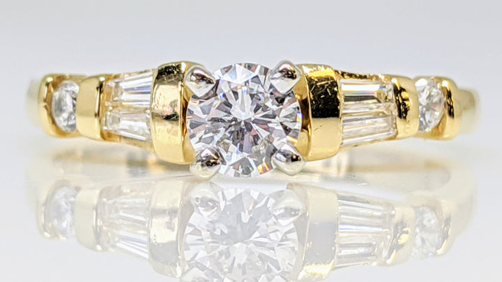 14K .46 CARAT TOTAL WEIGHT SI2 H DIAMOND ROUND (3) BAGUETTE (4) ESTATE RING 2.6 GRAMS