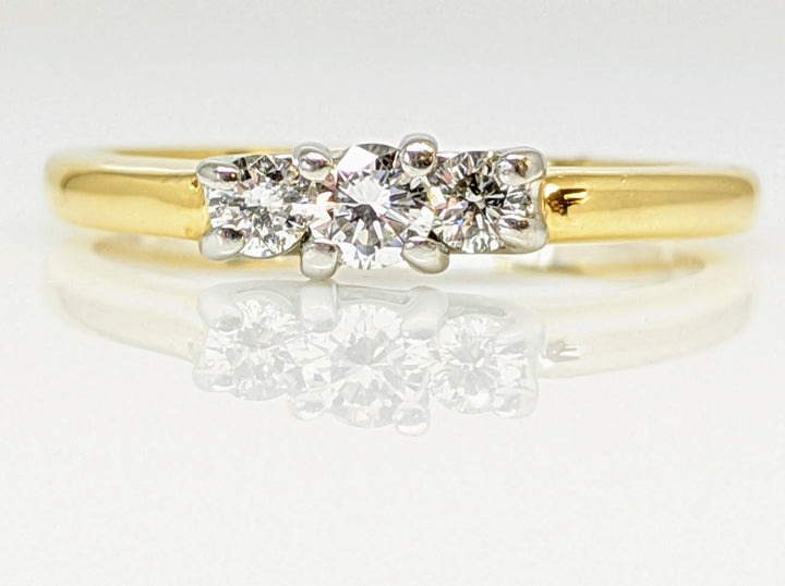 14K .22 CARAT TOTAL WEIGHT VS2 G DIAMOND ROUND (3) TRINITY ESTATE RING 2.6 GRAMS