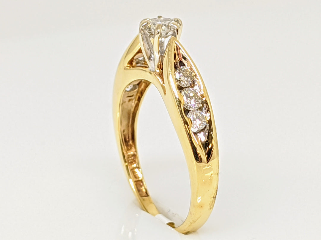 14K .39 CARAT TOTAL WEIGHT I1 I DIAMOND ROUND (7) ESTATE RING 2.6 GRAMS
