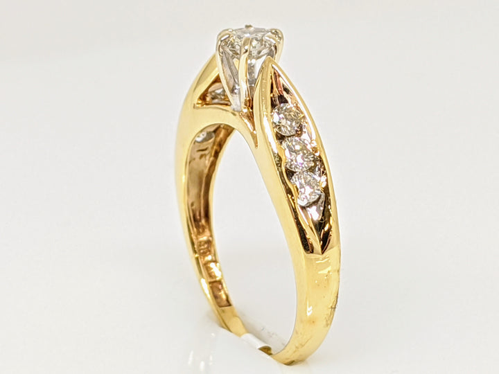 14K .39 CARAT TOTAL WEIGHT I1 I DIAMOND ROUND (7) ESTATE RING 2.6 GRAMS