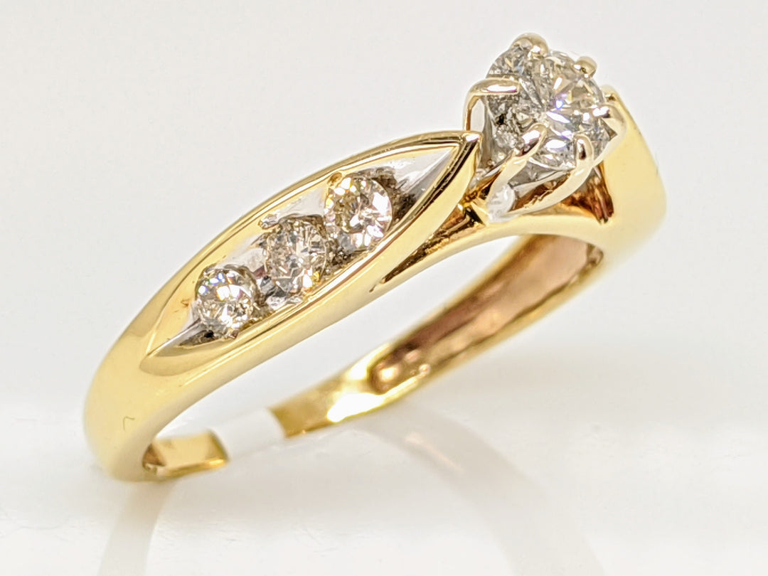 14K .39 CARAT TOTAL WEIGHT I1 I DIAMOND ROUND (7) ESTATE RING 2.6 GRAMS