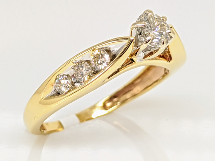 14K .39 CARAT TOTAL WEIGHT I1 I DIAMOND ROUND (7) ESTATE RING 2.6 GRAMS
