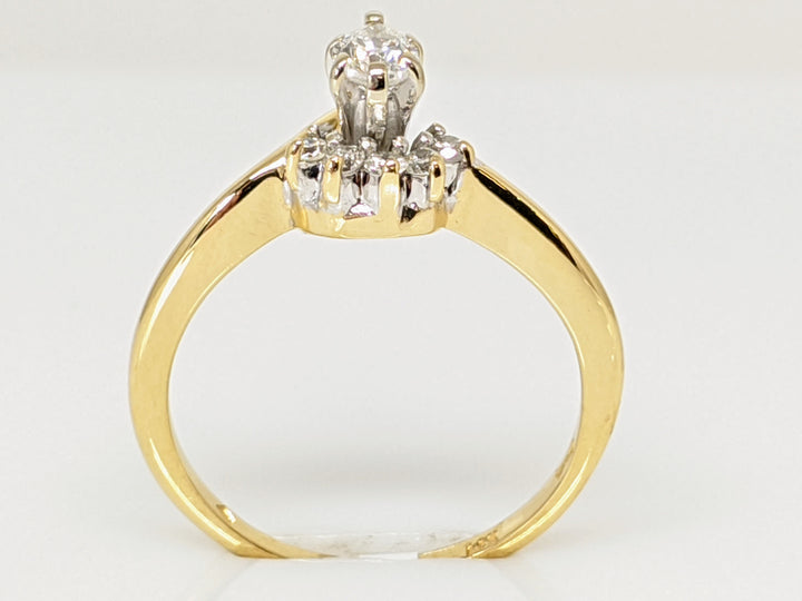 14K .22 CARAT TOTAL WEIGHT SI2 G DIAMOND PEAR WITH (4) ROUND MELEE ESTATE RING 2.0 GRAMS
