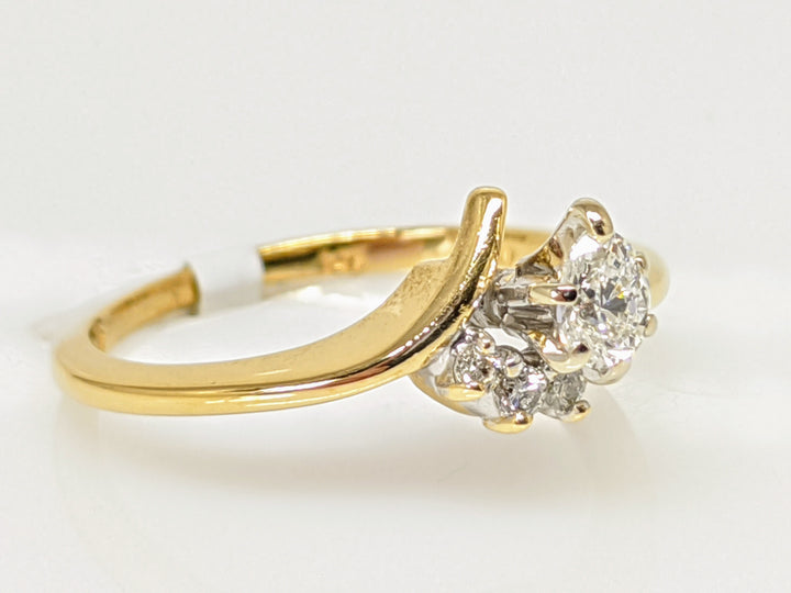 14K .22 CARAT TOTAL WEIGHT SI2 G DIAMOND PEAR WITH (4) ROUND MELEE ESTATE RING 2.0 GRAMS