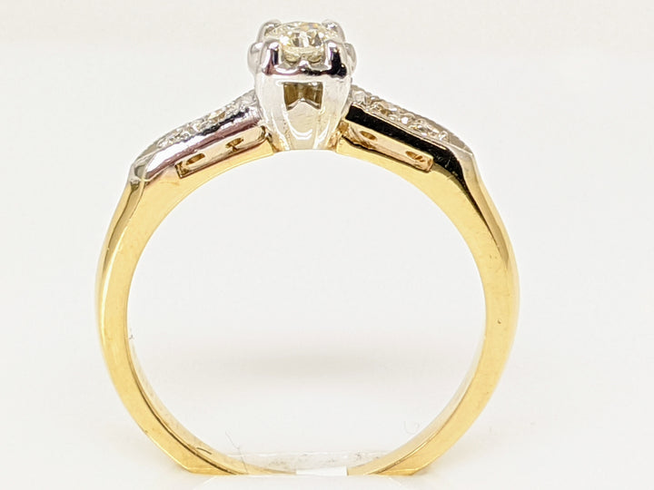 14K TWO-TONE .19 CARAT TOTAL WEIGHT I1 I DIAMOND ROUND (5) ESTATE RING 2.8G