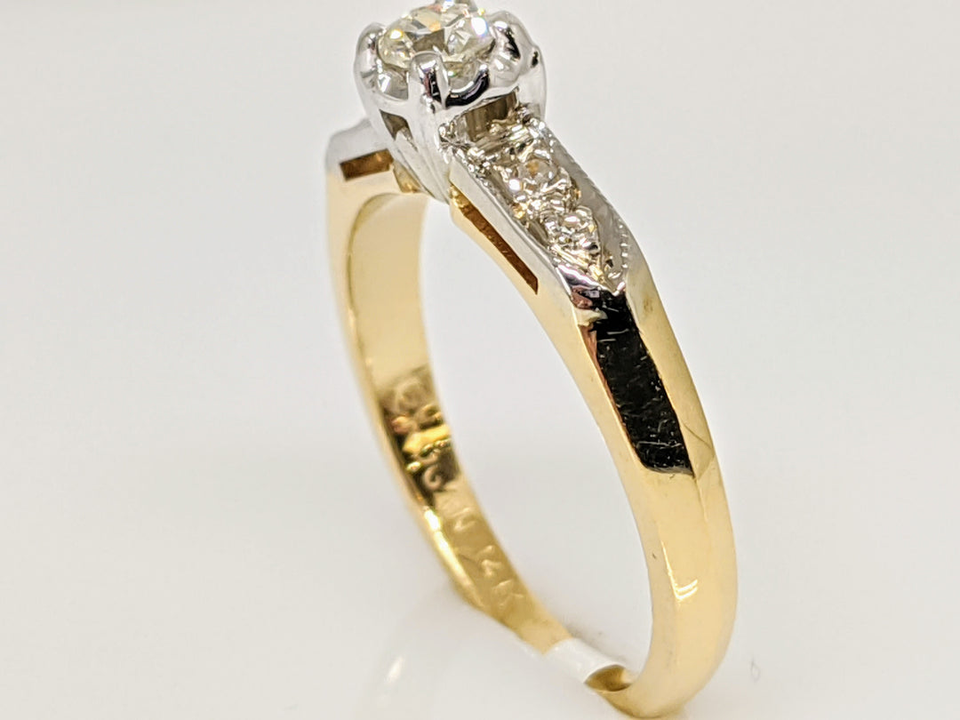 14K TWO-TONE .19 CARAT TOTAL WEIGHT I1 I DIAMOND ROUND (5) ESTATE RING 2.8G