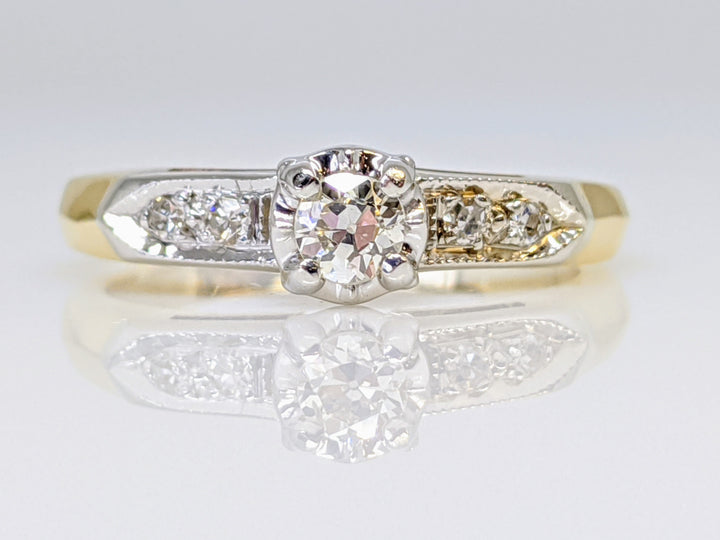 14K TWO-TONE .19 CARAT TOTAL WEIGHT I1 I DIAMOND ROUND (5) ESTATE RING 2.8G