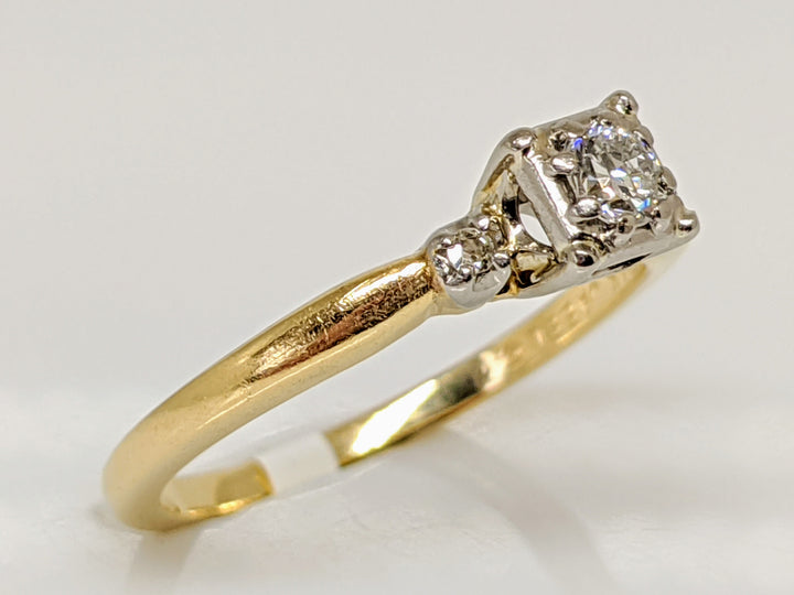 14K .11 CARAT TOTAL WEIGHT SI1 F DIAMOND ROUND (3) BOX TOP ESTATE RING 2.0 GRAMS