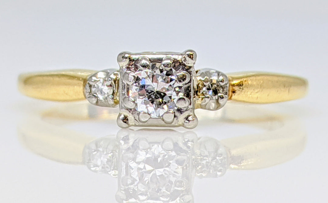 14K .11 CARAT TOTAL WEIGHT SI1 F DIAMOND ROUND (3) BOX TOP ESTATE RING 2.0 GRAMS