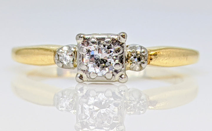 14K .11 CARAT TOTAL WEIGHT SI1 F DIAMOND ROUND (3) BOX TOP ESTATE RING 2.0 GRAMS