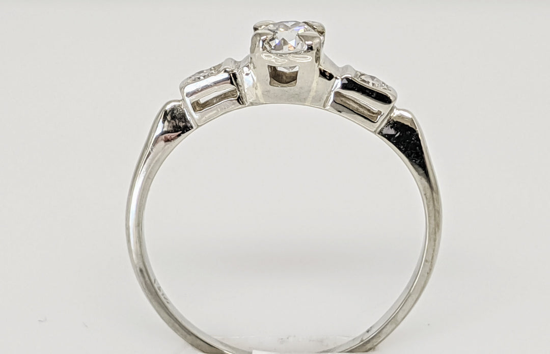 14K WHITE .34 CARAT TOTAL WEIGHT SI2 I DIAMOND ROUND (3) ESTATE RING 1.6 GRAMS
