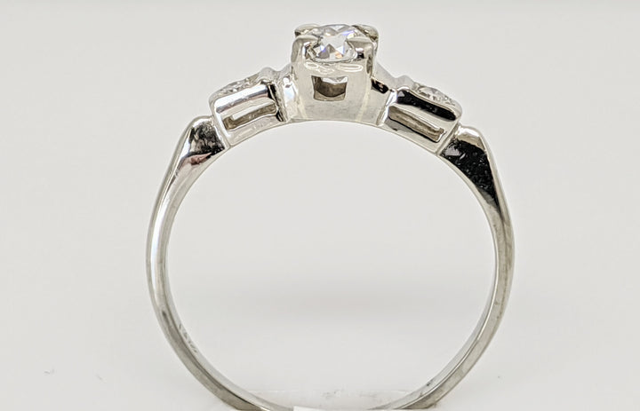 14K WHITE .34 CARAT TOTAL WEIGHT SI2 I DIAMOND ROUND (3) ESTATE RING 1.6 GRAMS