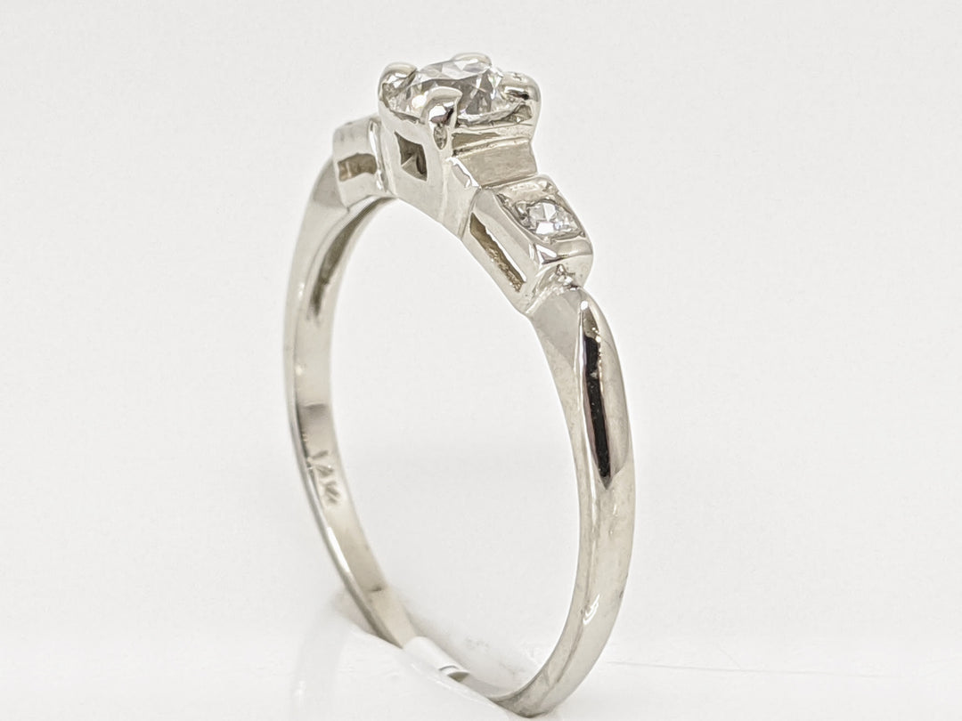 14K WHITE .34 CARAT TOTAL WEIGHT SI2 I DIAMOND ROUND (3) ESTATE RING 1.6 GRAMS