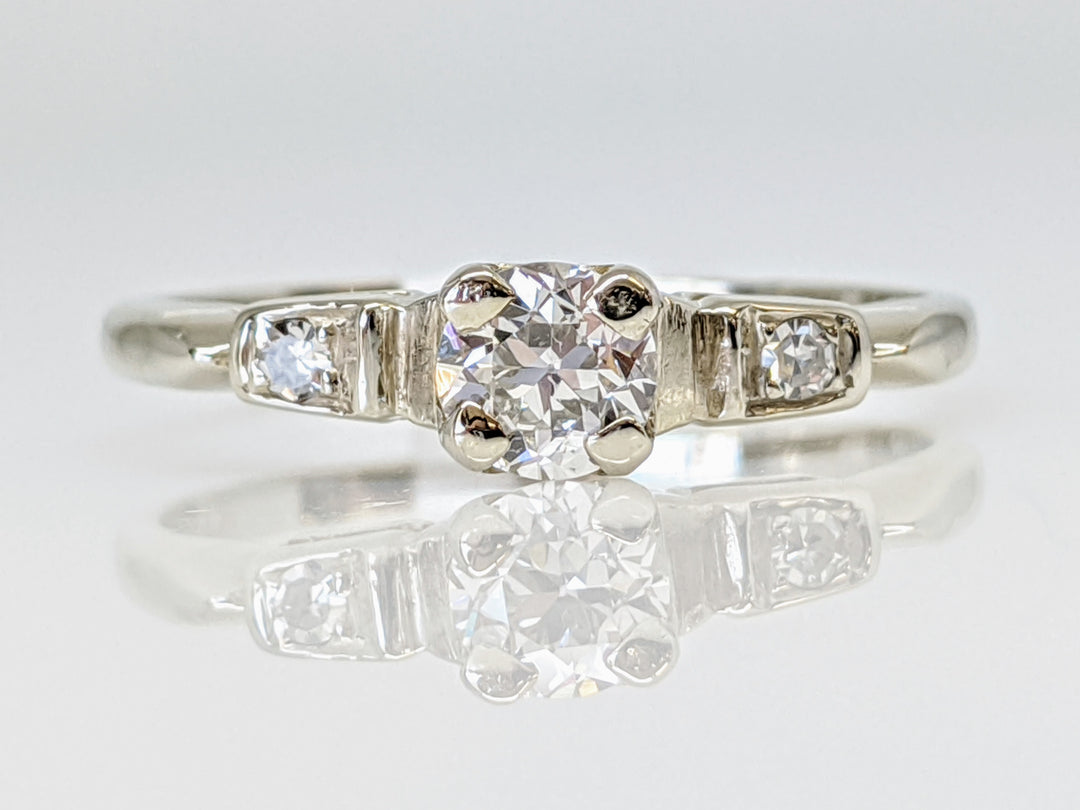 14K WHITE .34 CARAT TOTAL WEIGHT SI2 I DIAMOND ROUND (3) ESTATE RING 1.6 GRAMS