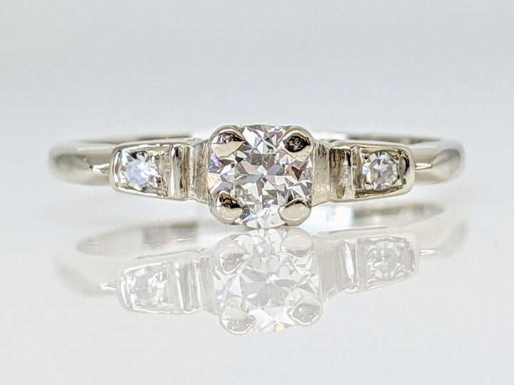 14K WHITE .34 CARAT TOTAL WEIGHT SI2 I DIAMOND ROUND (3) ESTATE RING 1.6 GRAMS