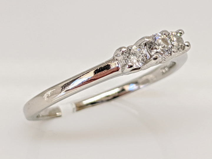 14K WHITE .22 CARAT TOTAL WEIGHT I1 G DIAMOND ROUND (3) TRINITY ESTATE RING 2.3 GRAMS
