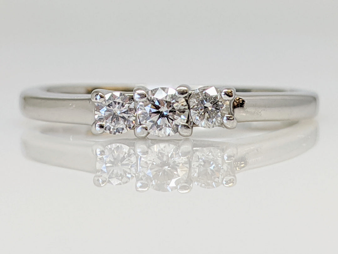 14K WHITE .22 CARAT TOTAL WEIGHT I1 G DIAMOND ROUND (3) TRINITY ESTATE RING 2.3 GRAMS
