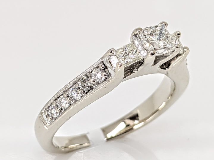 14K WHITE .65 CARAT TOTAL WEIGHT SI1 G DIAMOND PRINCESS CUT (3) ROUND (10) ESTATE RING 4.9 GRAMS