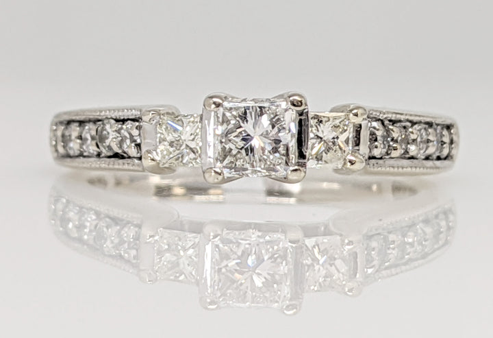 14K WHITE .65 CARAT TOTAL WEIGHT SI1 G DIAMOND PRINCESS CUT (3) ROUND (10) ESTATE RING 4.9 GRAMS