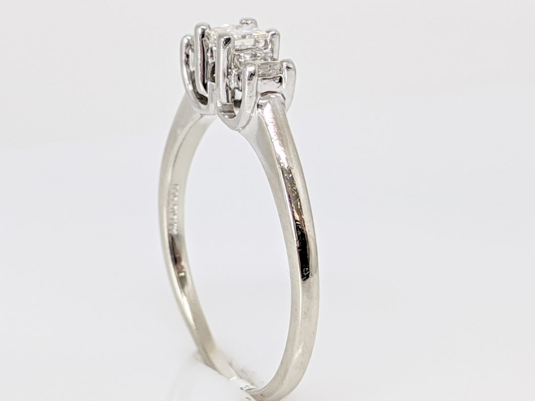 14K WHITE/PLATINUM .44 CARAT TOTAL WEIGHT I1 I DIAMOND PRINCESS CUT (3) TRINITY ESTATE RING 3.8 GRAMS