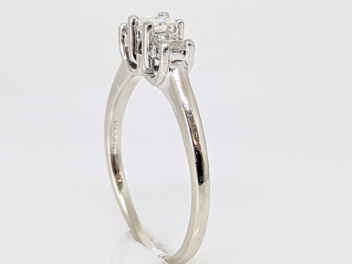 14K WHITE/PLATINUM .44 CARAT TOTAL WEIGHT I1 I DIAMOND PRINCESS CUT (3) TRINITY ESTATE RING 3.8 GRAMS