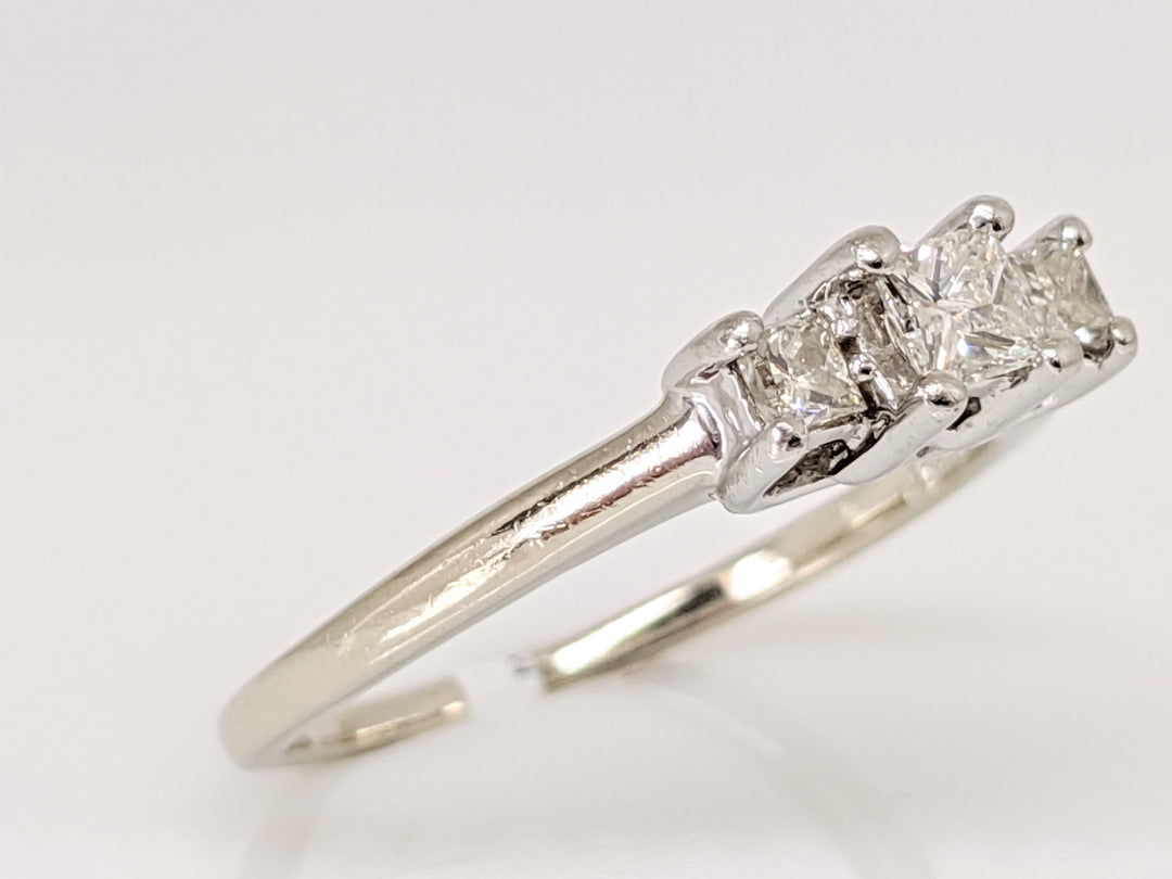 14K WHITE/PLATINUM .44 CARAT TOTAL WEIGHT I1 I DIAMOND PRINCESS CUT (3) TRINITY ESTATE RING 3.8 GRAMS