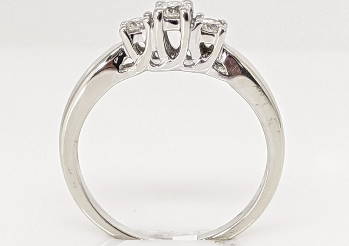 10K WHITE .24 CARAT TOTAL WEIGHT I1 K DIAMOND ROUND (3) TRINITY ESTATE RING 2.6 GRAMS