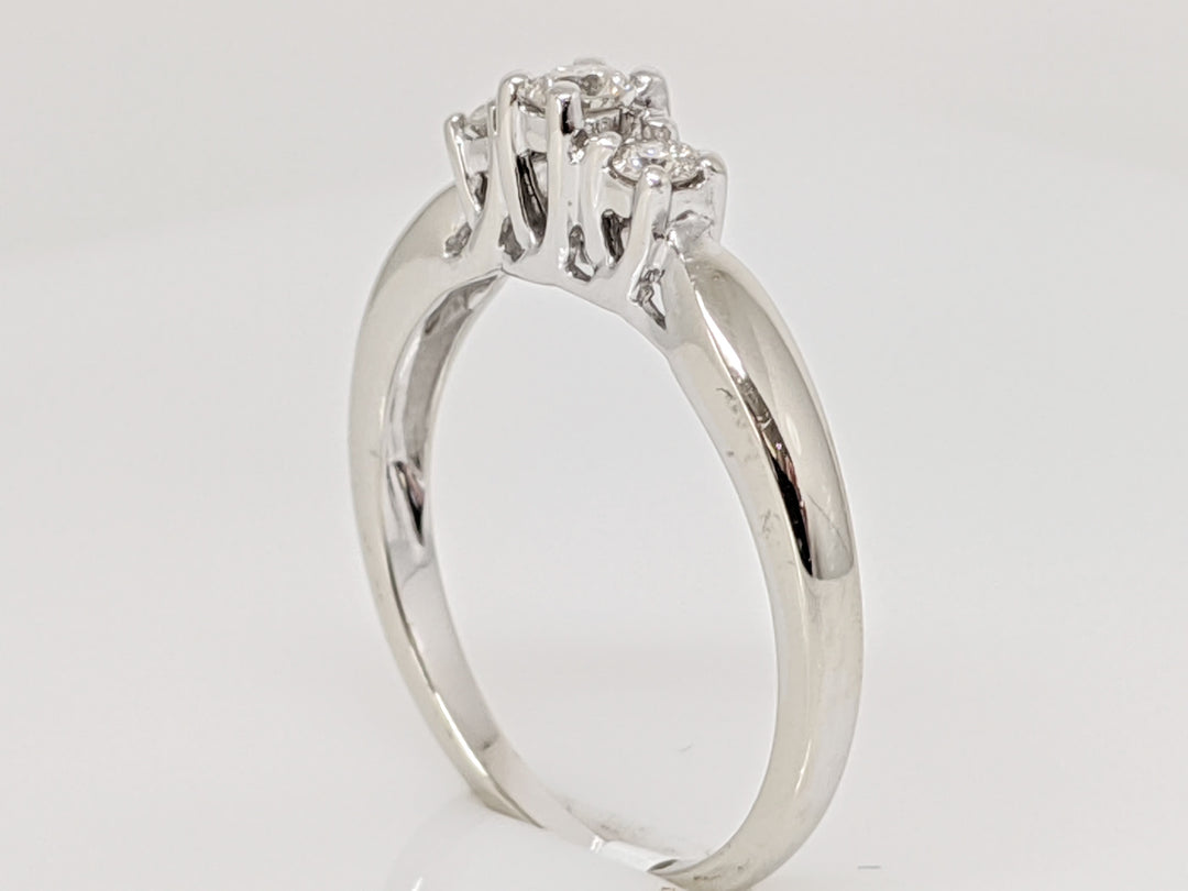 10K WHITE .24 CARAT TOTAL WEIGHT I1 K DIAMOND ROUND (3) TRINITY ESTATE RING 2.6 GRAMS