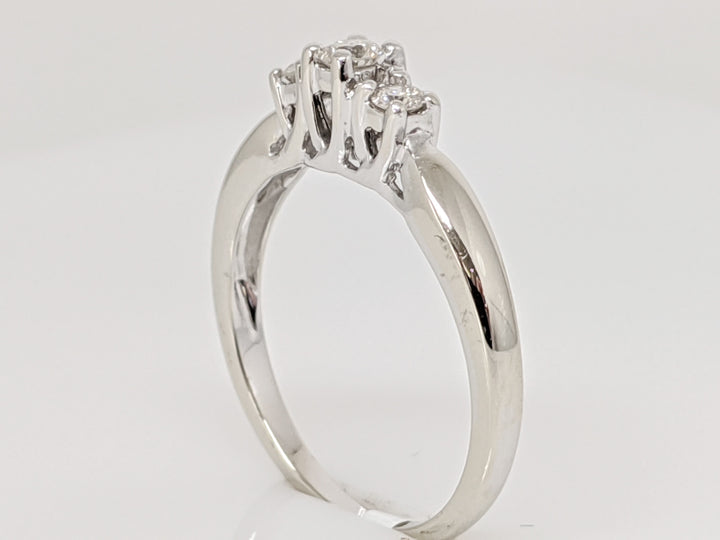 10K WHITE .24 CARAT TOTAL WEIGHT I1 K DIAMOND ROUND (3) TRINITY ESTATE RING 2.6 GRAMS