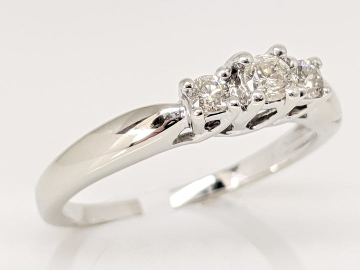 10K WHITE .24 CARAT TOTAL WEIGHT I1 K DIAMOND ROUND (3) TRINITY ESTATE RING 2.6 GRAMS